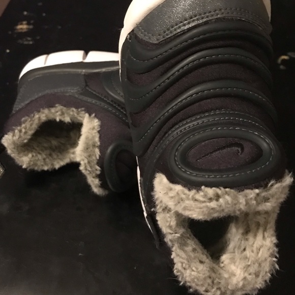 All Black Nike Free size 8C slip on fur lined shoe - Picture 3 of 6